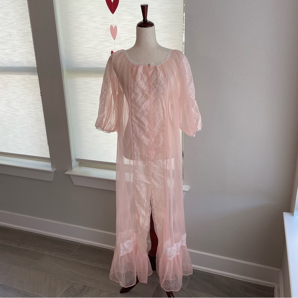 Vintage 1960s Sheer Pink Lace Robe Maxi Made in the USA Medium